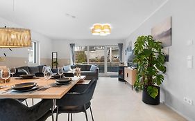 Tolles Design & Luxurioes, Super Komfortabel, 14 Min Koeln Zentrum